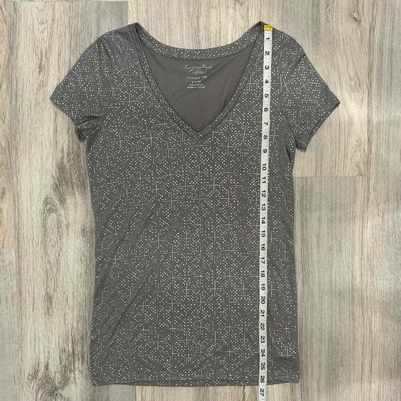 American Eagle Outfitters Favorite Tee Gray Silver Geo V Neck T-Shirt Size S - Picture 2 of 9
